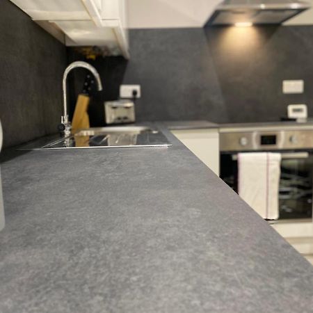 Amazing Central High Street Self Contained Apartments By Syl Уотфорд Екстериор снимка