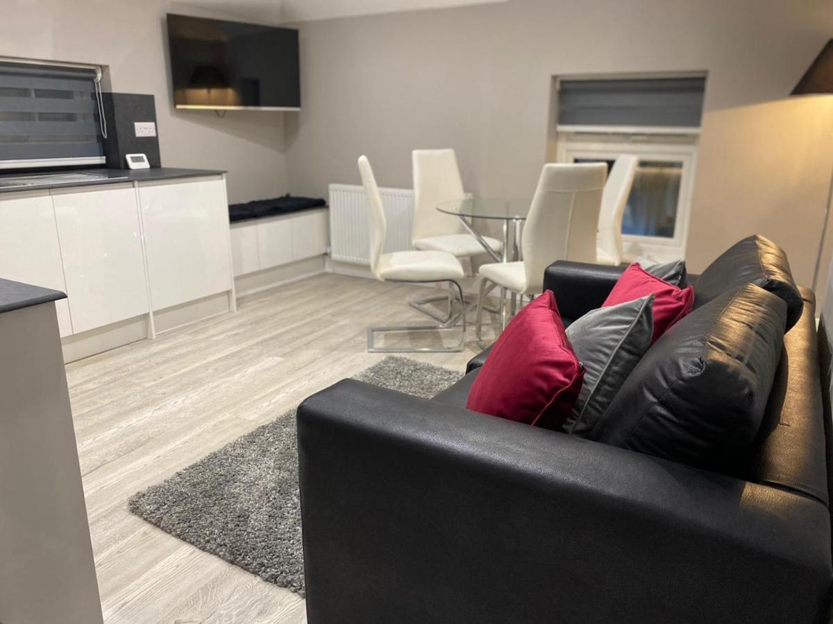 Amazing Central High Street Self Contained Apartments By Syl Уотфорд Екстериор снимка