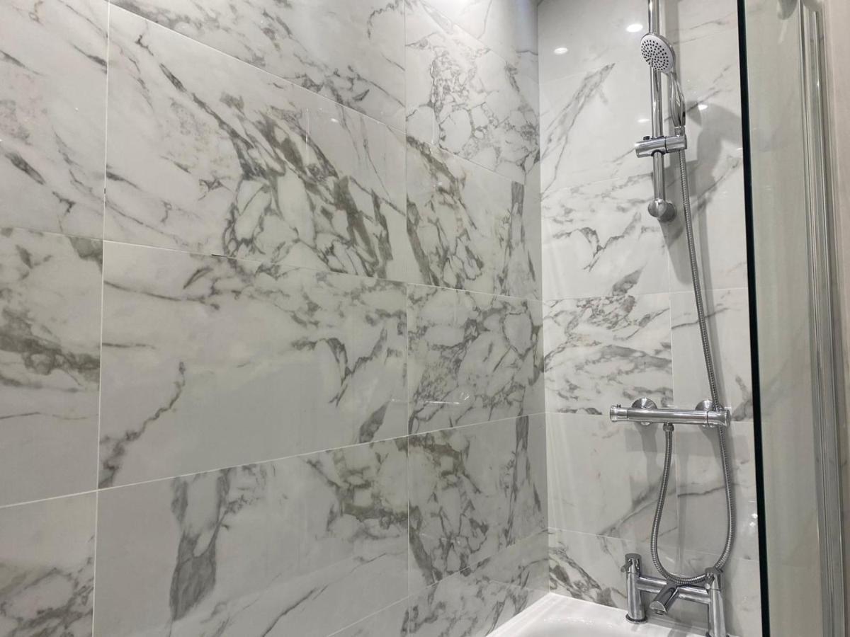 Amazing Central High Street Self Contained Apartments By Syl Уотфорд Екстериор снимка